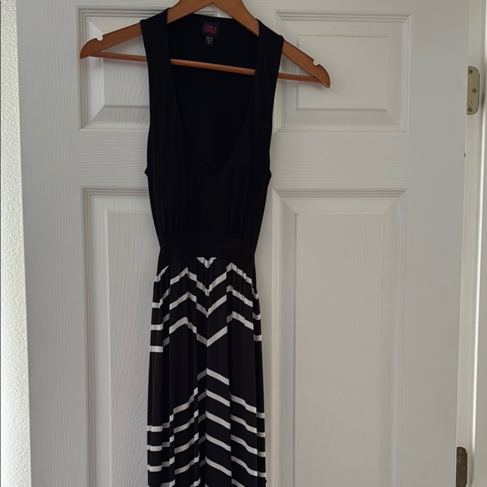 2B Bebe Black and White Sleeveless Maxi Dress